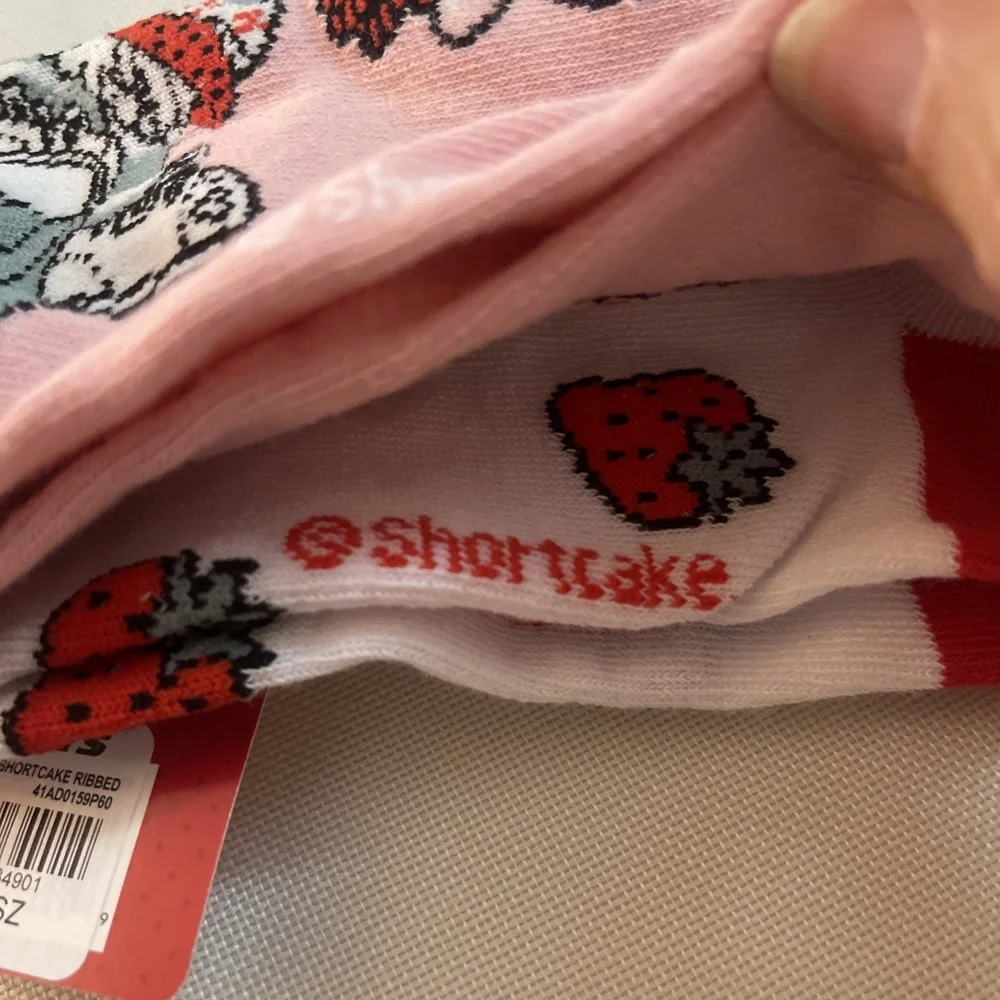 NWT Pack Of‎ 2 Pairs Of Mid-Crew Socks - Shoe Sz 4-10 - Strawberry Shortcake New